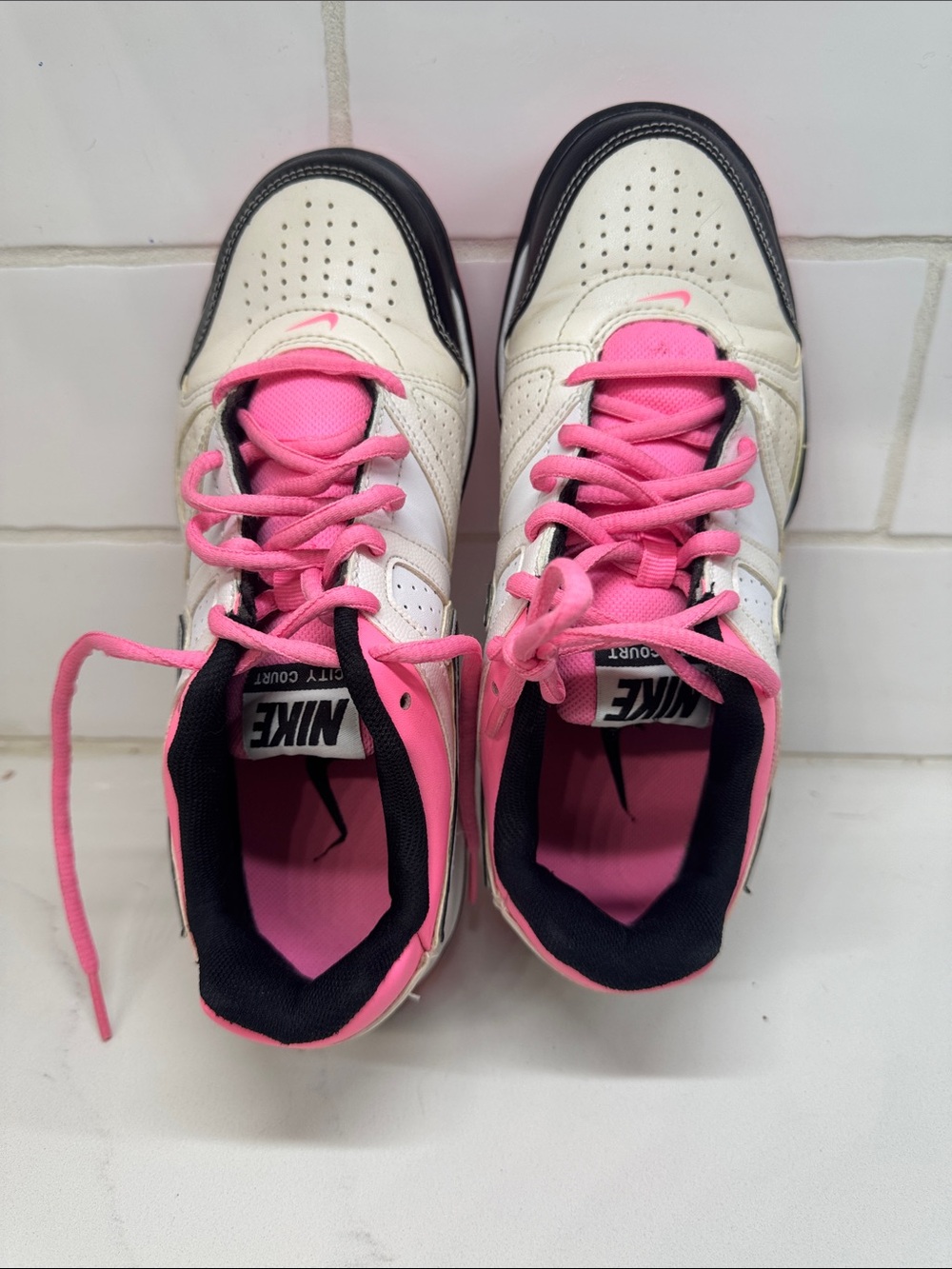 Nike Women's White and Pink Low-Top Sneakers